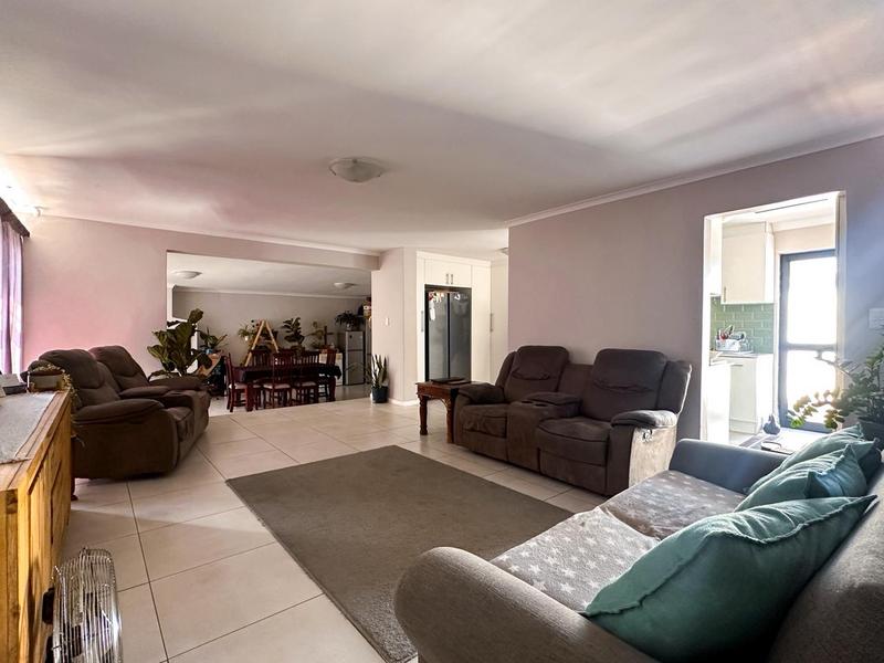 3 Bedroom Property for Sale in Wellway Park East Western Cape